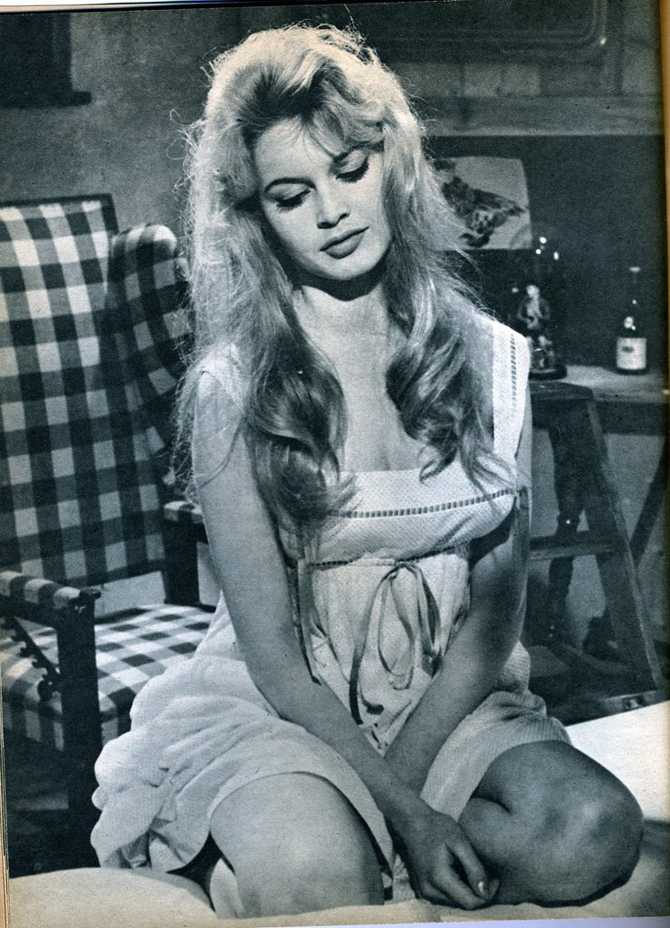 Brigitte Bardot w sukience