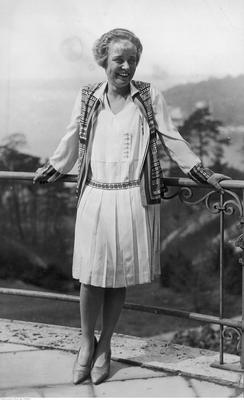 modelka w letniej sukience